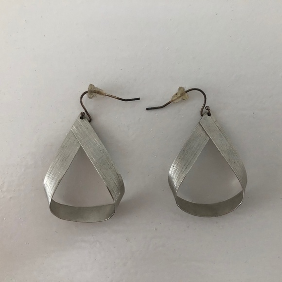 Teardrop Earrings - Silver Colored - Jewelry - Picture 1 of 1